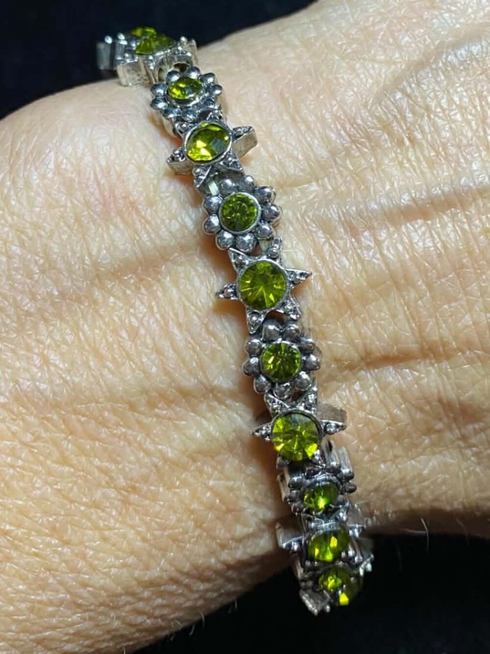Vintage Green Peridot Gemstone set in flowers Stars Stretch Bracelet Silver tone